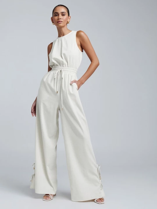 Foto van product BWLDR Jumpsuit 'Laila' lichtbeige