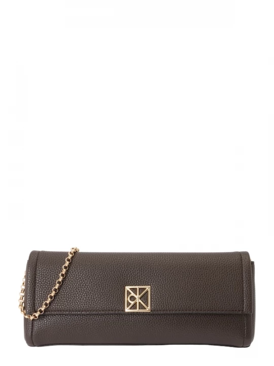 Foto van product Calvin Klein Clutch 'Emblem Pebble Grain Chain Strap Clutch' donkerbruin