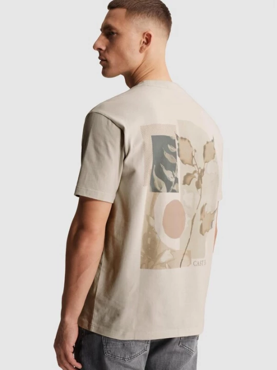 Foto van product CAST IRON Shirt 'T-shirt in jersey with off-placed logo' crème