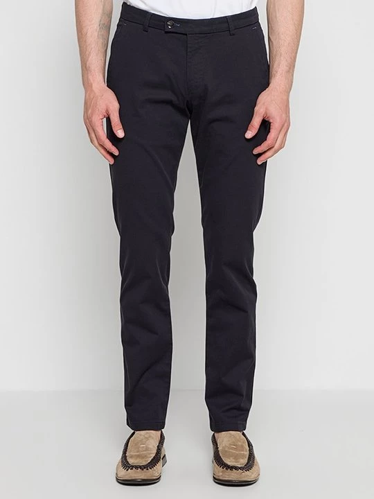 Foto van product Chino Bugatti donkerblauw