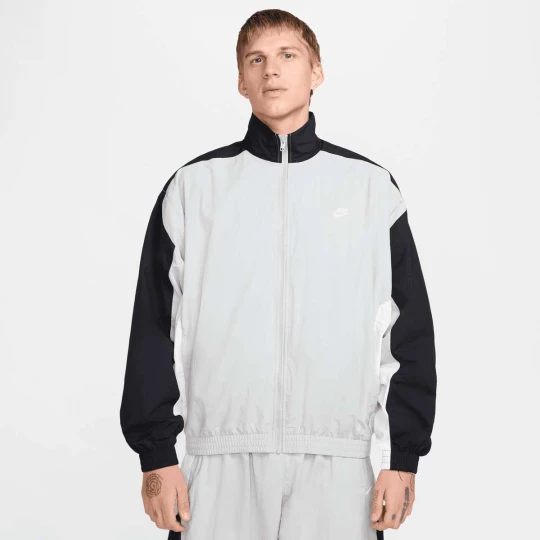 Foto van product Club Woven Oversized Track Jacket Nike grijs
