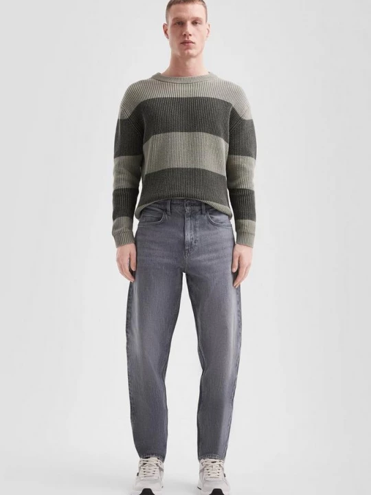 Foto van product Denim Devon / Relaxed Fit / Halfhoog / Taps toelopende pijpen QS grijs