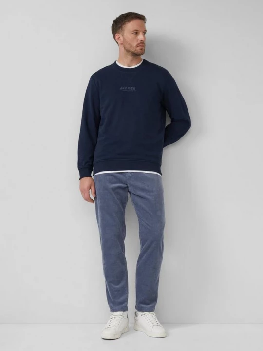 Foto van product Detroit: Relaxed fit corduroy broek met elastische tailleband s.Oliver blauw