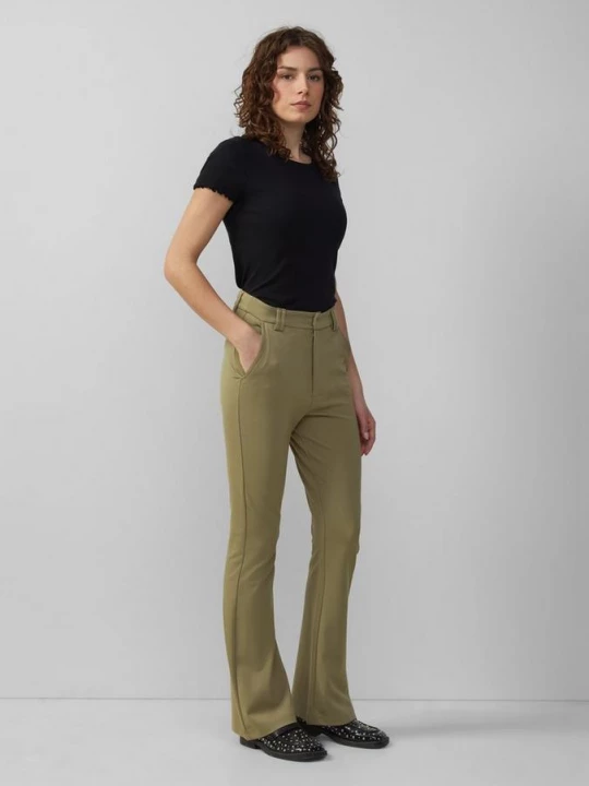 Foto van product elastische broek met uitlopende pijpen QS olijfgroen