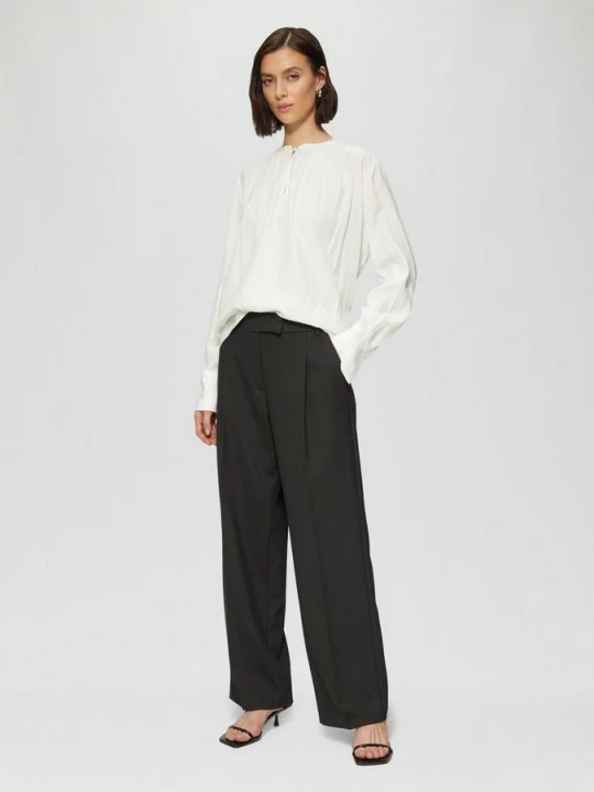 Foto van product Elegante broek van viscosemix met extra wijde pijpen s.Oliver zwart