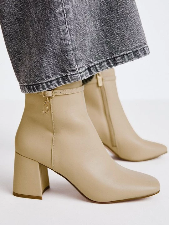 Foto van product Enkelkaarsjes Steve Madden beżowy