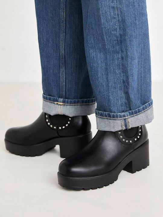 Foto van product Enkellaarsjes met plateauzool Koi Footwear zwart