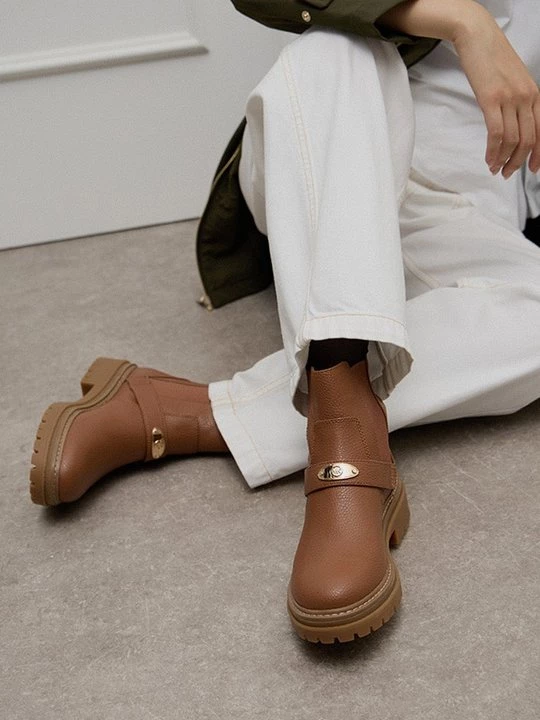Foto van product Enkellaarsjes met plateauzool Michael Kors bruin