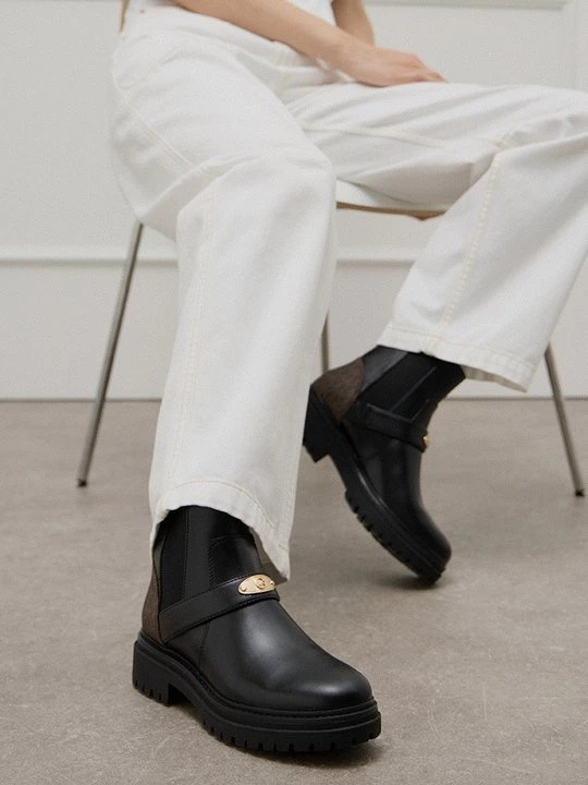 Foto van product Enkellaarsjes met plateauzool Michael Kors zwart