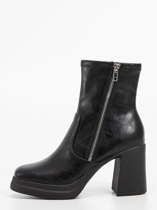 Foto van product Enkellaarsjes met plateauzool Steve Madden zwart