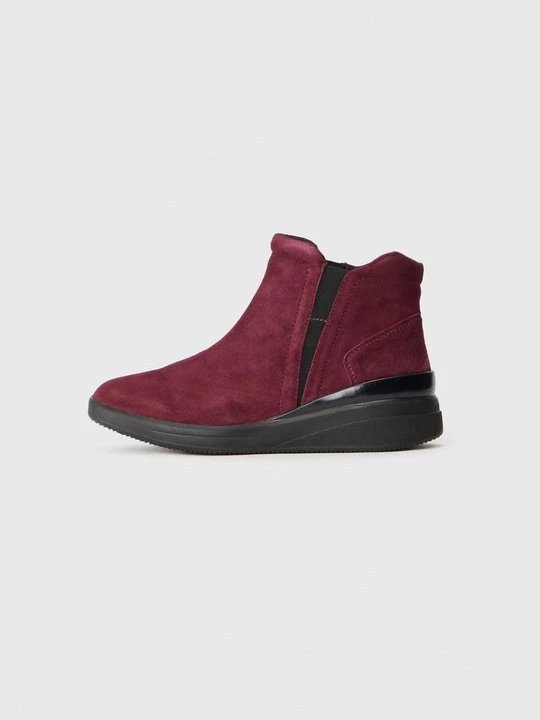 Foto van product Enkellaarsjes met sleehak Scholl rood