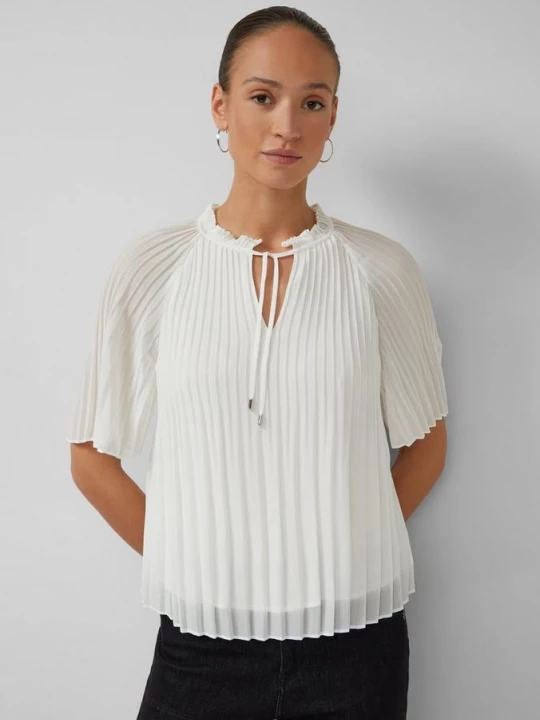 Foto van product Feestelijke chiffon blouse met plooien en ruches s.Oliver crème