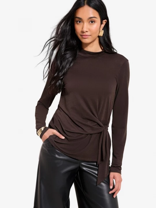 Foto van product Friends Like These Shirt chocoladebruin