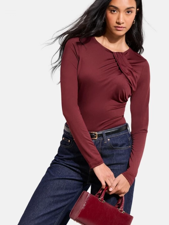 Foto van product Friends Like These Shirt karmijnrood