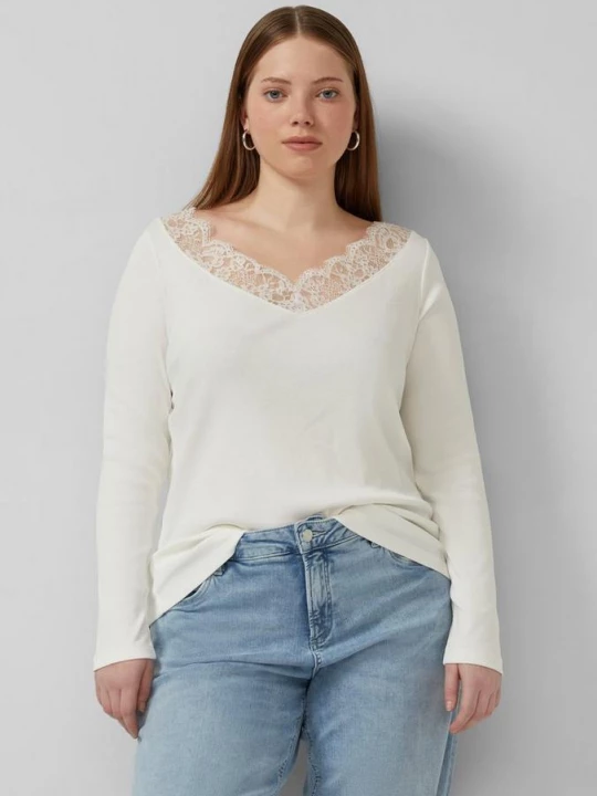 Foto van product Geribd katoenen shirt met kant bij de halslijn QS crème