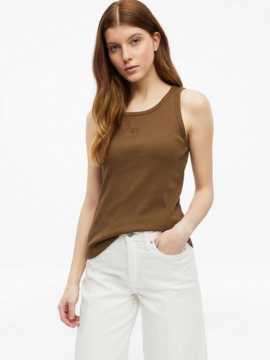 Foto van product Geribde slim fit top met borduursel s.Oliver bruin