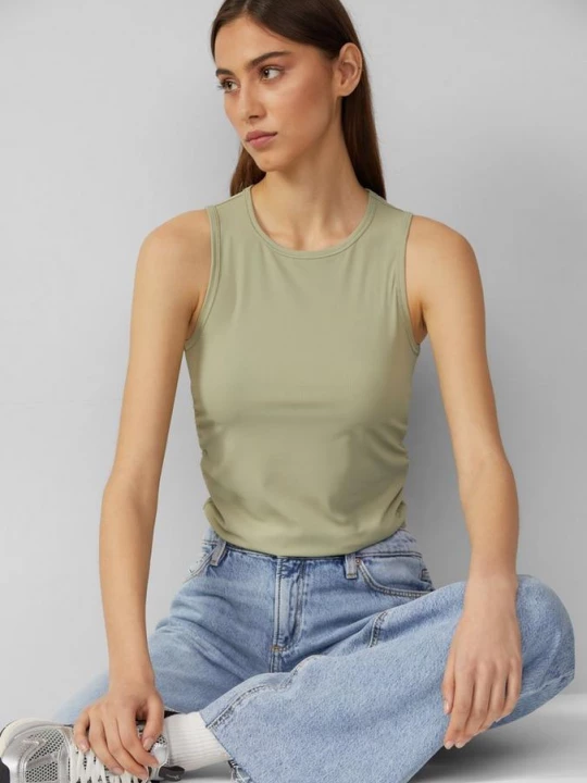 Foto van product Geribde top met plooitjes opzij | QS x Vanessa Mai olijfgroen