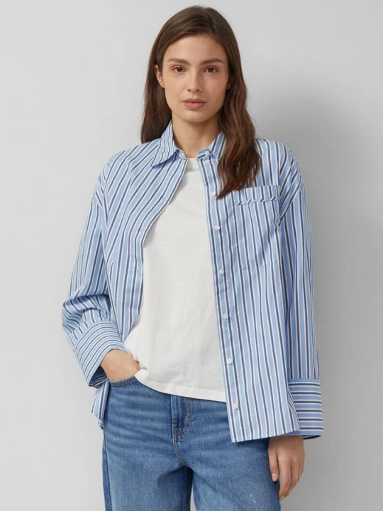 Foto van product Gestreepte popeline blouse in een ontspannen pasvorm met een overhemdkraag s.Oliver blauw