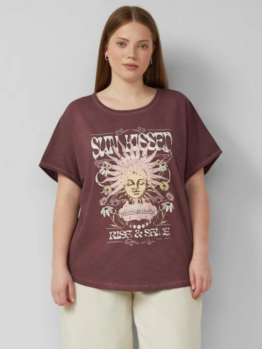 Foto van product Gewassen oversized shirt met print op de voorkant QS rood