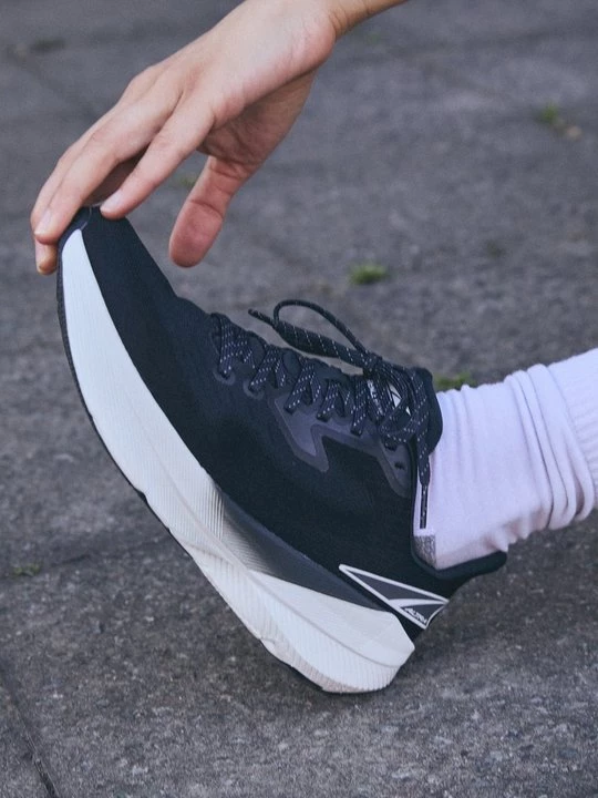 Foto van product Hardloopschoenen voor op de weg Altra zwart