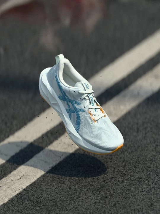 Foto van product Hardloopschoenen voor op de weg Asics blauw