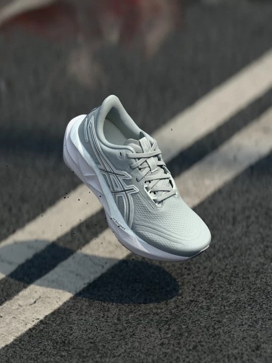 Foto van product Hardloopschoenen voor op de weg Asics grijs