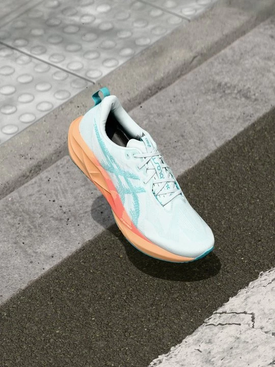 Foto van product Hardloopschoenen voor op de weg Asics lichtblauw