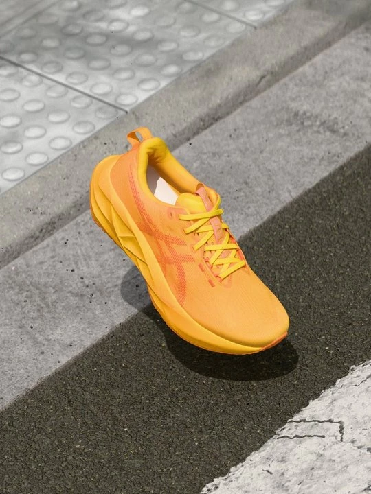 Foto van product Hardloopschoenen voor op de weg Asics oranje
