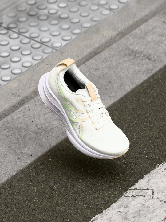 Foto van product Hardloopschoenen voor op de weg Asics wit