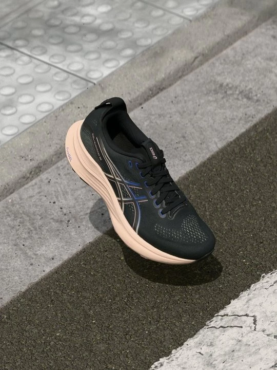 Foto van product Hardloopschoenen voor op de weg Asics zwart
