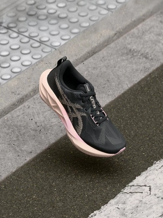 Foto van product Hardloopschoenen voor op de weg Asics zwart