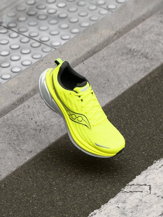 Foto van product Hardloopschoenen voor op de weg Saucony geel