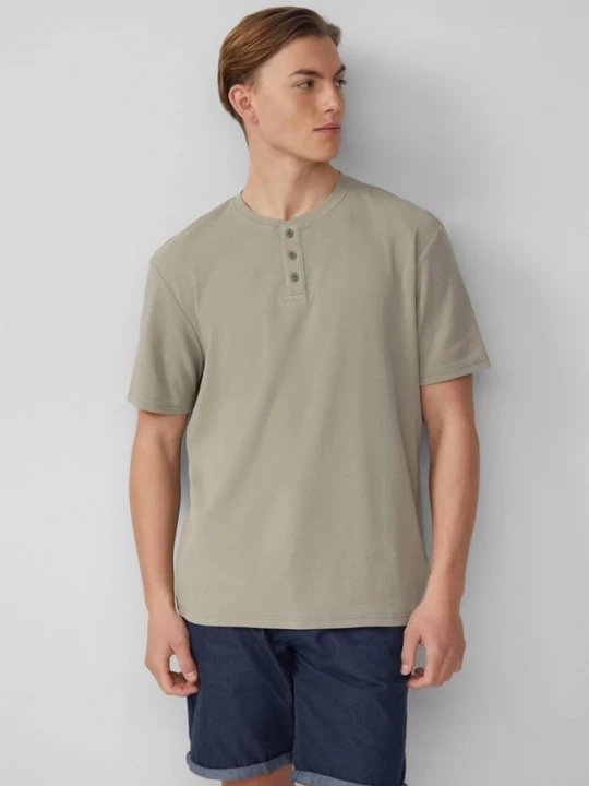 Foto van product Henley shirt met geribde structuur QS olijfgroen