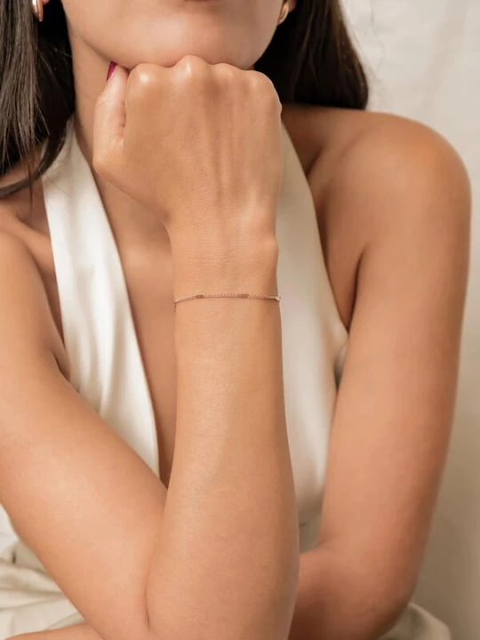 Foto van product Hey Happiness Armband 'Dainty Flattened Chain' rose-goud