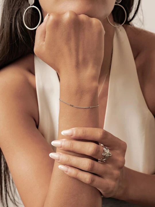 Foto van product Hey Happiness Armband 'Dainty Flattened Chain' zilver