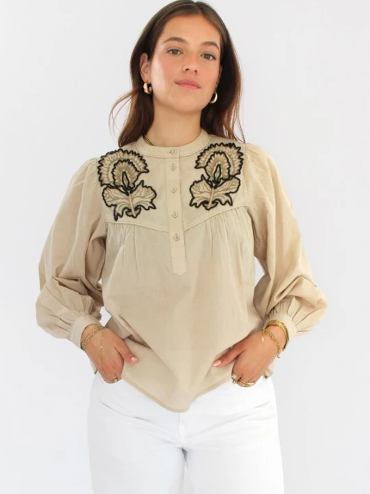 Foto van product Honnête Atelier Blouse 'Feather' beige