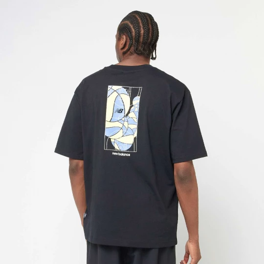 Foto van product Hoops Mosaic Court Graphic T-Shirt New Balance zwart