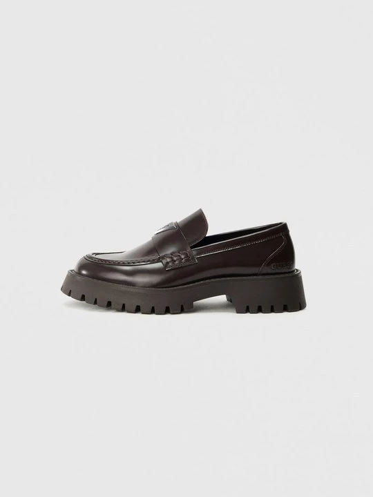 Foto van product Instappers Guess bruin