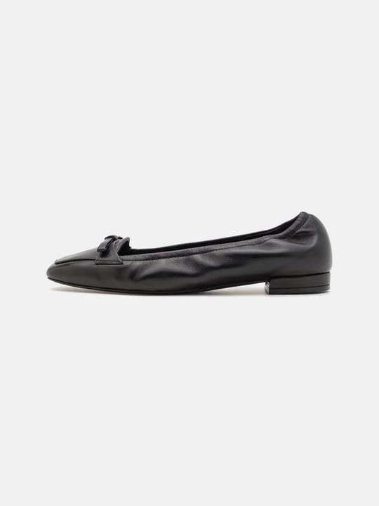Foto van product Instappers Stuart Weitzman zwart