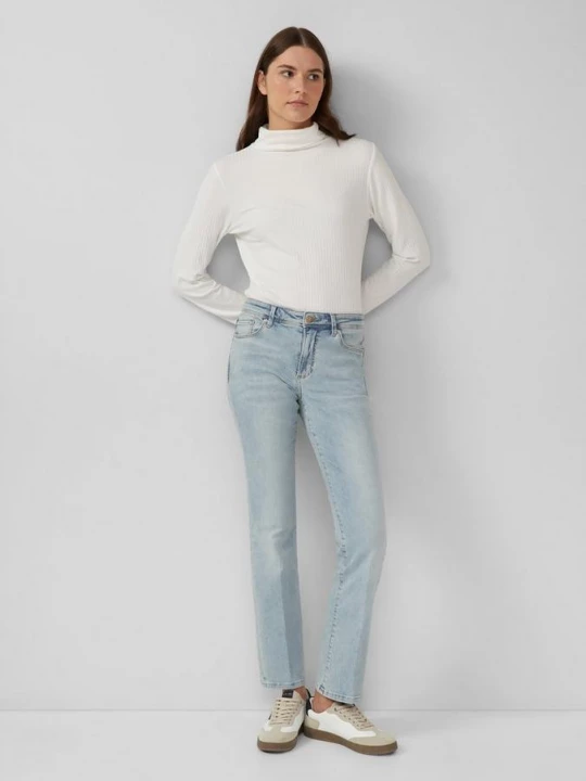 Foto van product Jeans Beverly / Slim Fit / Mid Rise / Bootcut Pijp s.Oliver blauw