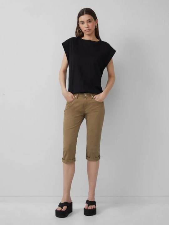 Foto van product Jeans Catie / slim fit / mid rise / capri length QS olijfgroen