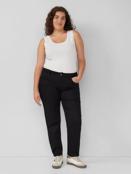Foto van product Jeans / Curvy Fit / Halfhoog / Slanke, taps toelopende pijpen s.Oliver zwart