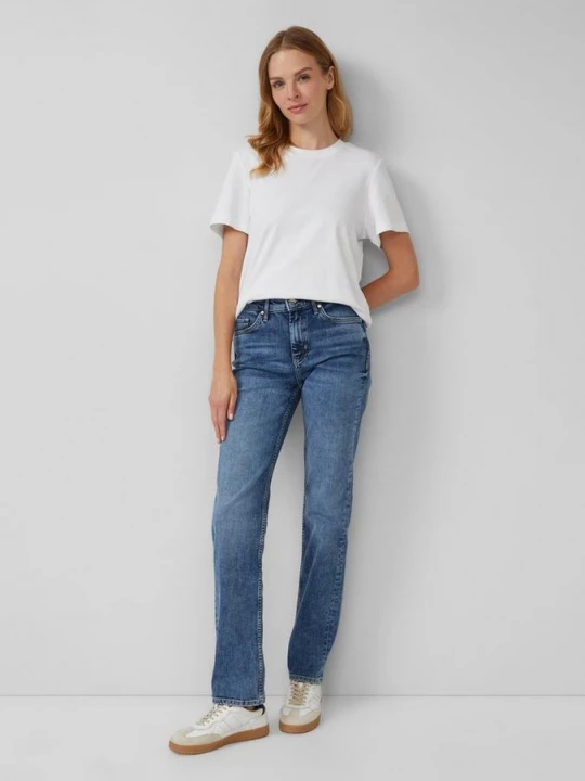 Foto van product Jeans Karolin / Regular Fit / Halfhoog / Rechte Pijp s.Oliver blauw