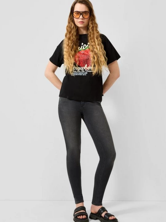 Foto van product Jeans SADIE / Skinny Fit / Mid Rise / Skinny Leg QS grijs