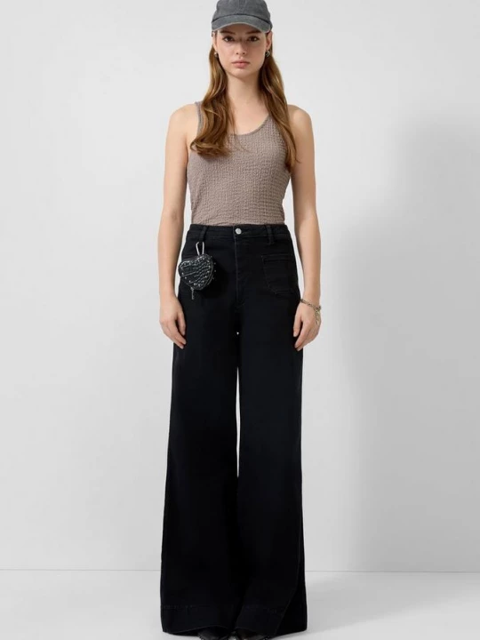 Foto van product Jeans / Slim Fit / Hoog model / Uitlopende pijpen QS zwart