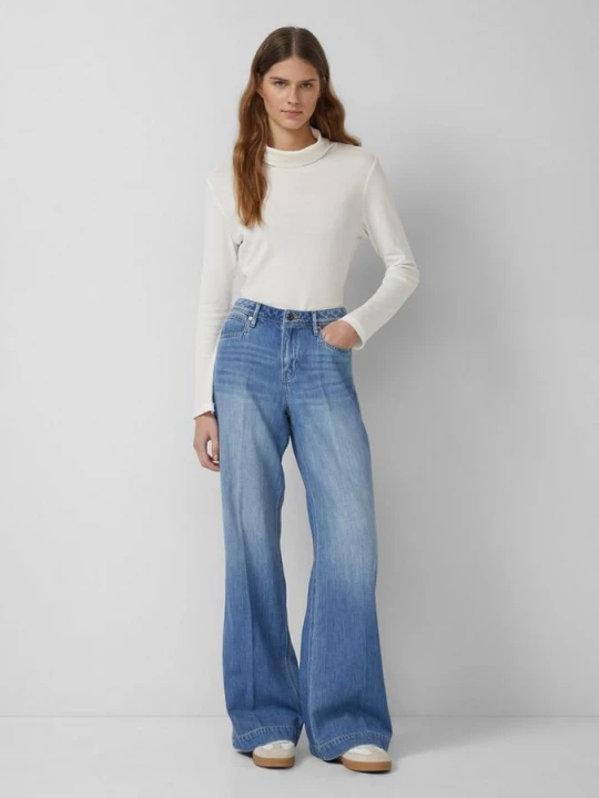 Foto van product Jeans Suri / Regular Fit / Halfhoog / Wijde pijpen s.Oliver blauw