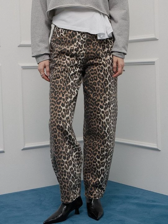 Foto van product Jeans Tapered Fit Ganni bruin