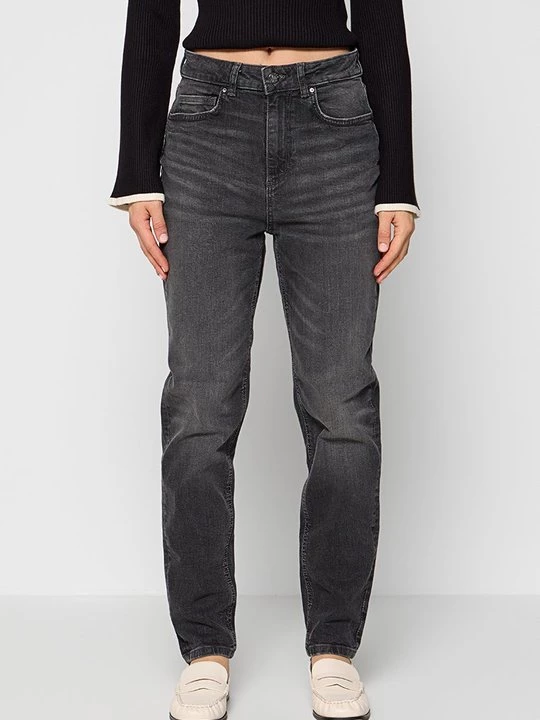 Foto van product Jeans Tapered Fit Guess donkergrijs