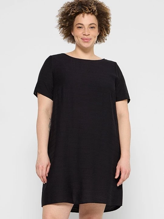 Foto van product Jurk ONLY Carmakoma zwart