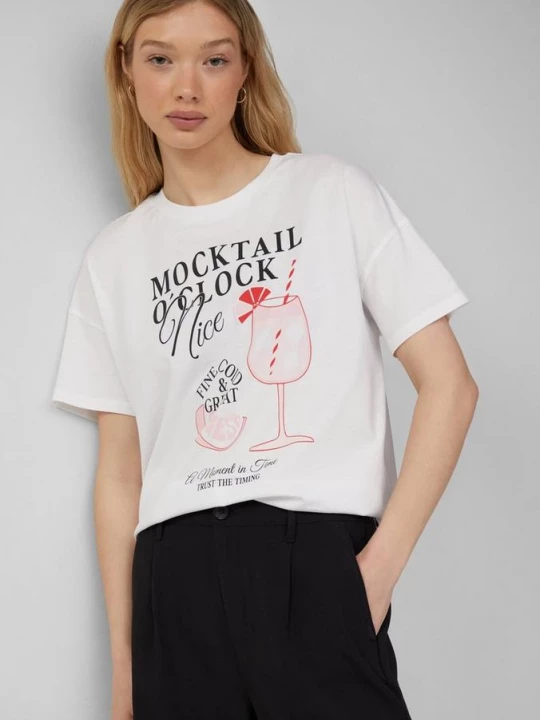 Foto van product Katoenen shirt met oversized schouders en print op de voorkant QS wit